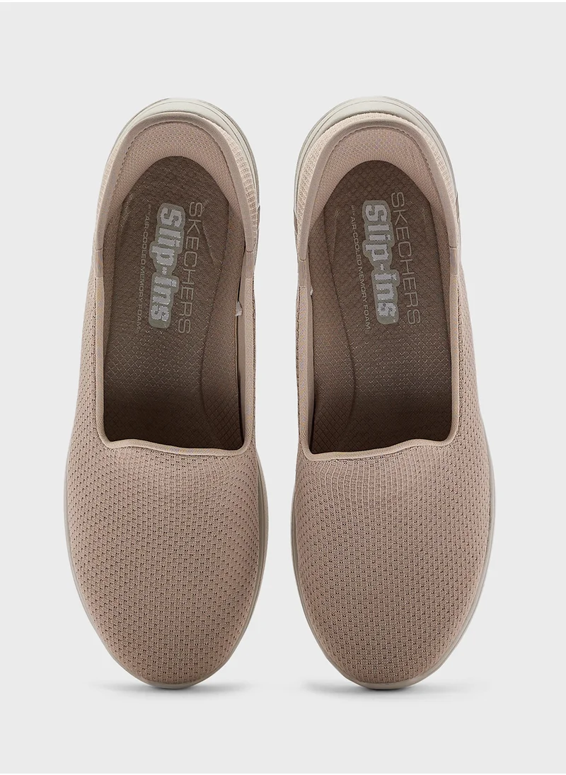 SKECHERS ON-THE-GO SWIFT
