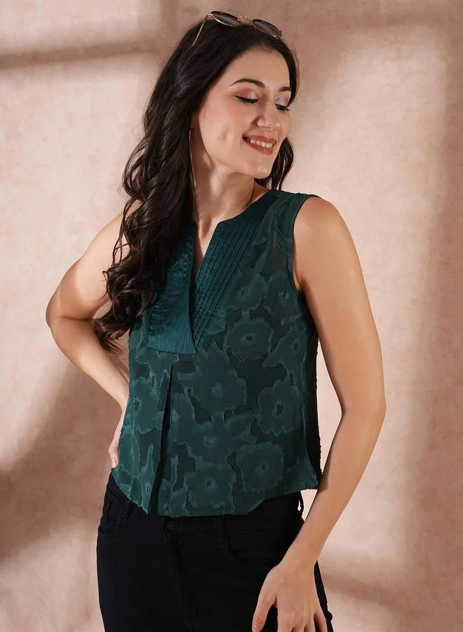globus Textured Floral Print V-Neck Sleeveless Top