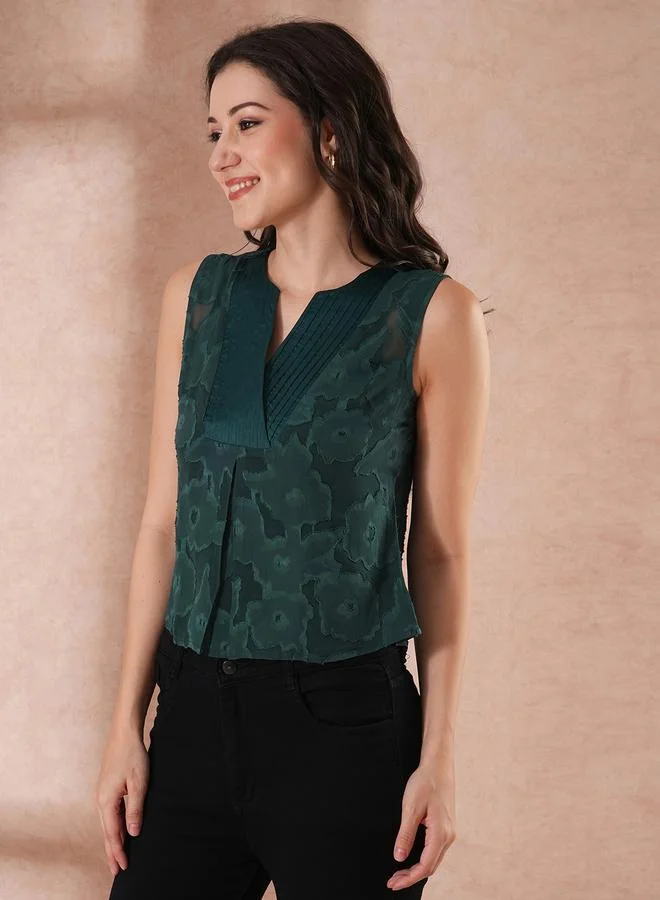globus Textured Floral Print V-Neck Sleeveless Top