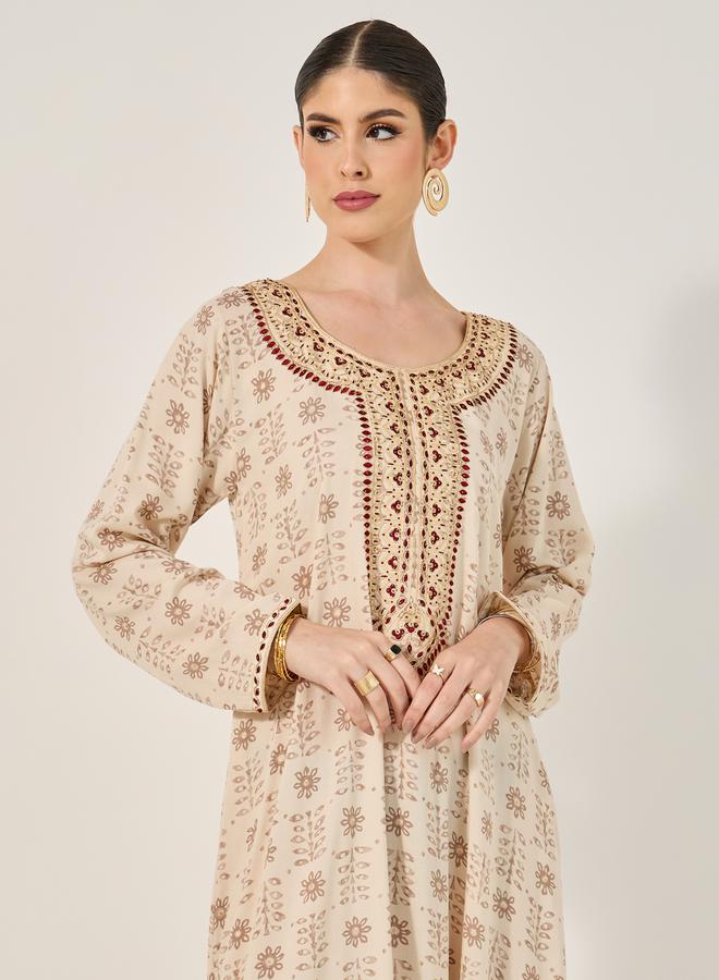 Styli Allover block printed jalabiya with foil imprint and mukawar embroidery neck and crystal embellishment  - Image 3