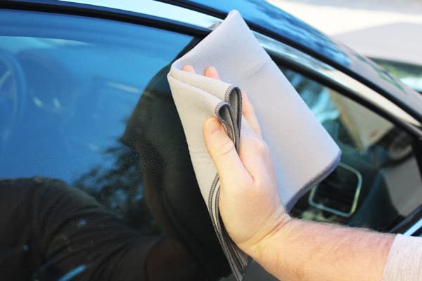 CARPRO GlassFiber Microfiber Drying Towel - Spotless Glass Windshield & Windows, Microfiber Edge, Lint & Tag Free, Car Washing & Auto Detailing (Pack of 1) - Image 4