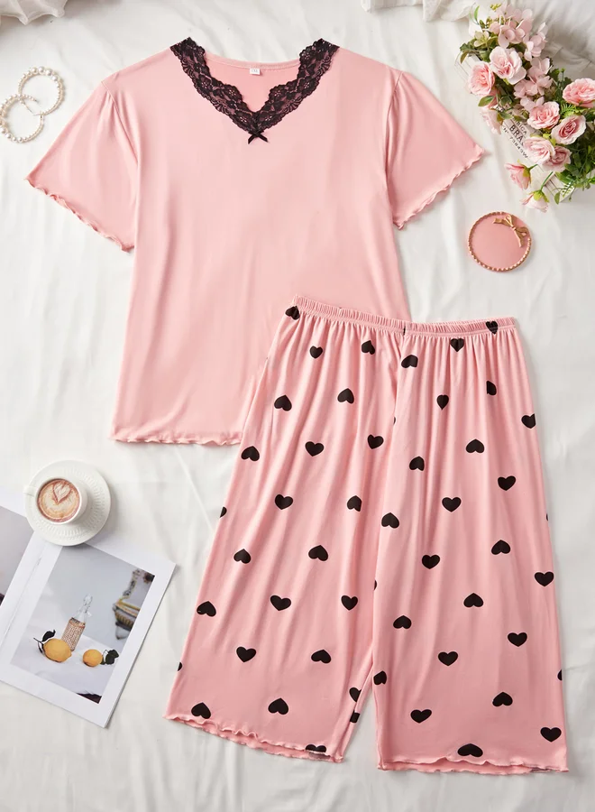 تايك تو مجموعة من شورت بطبعة قلب وبلوزة بتفاصيل دانتيل مقاس كبير