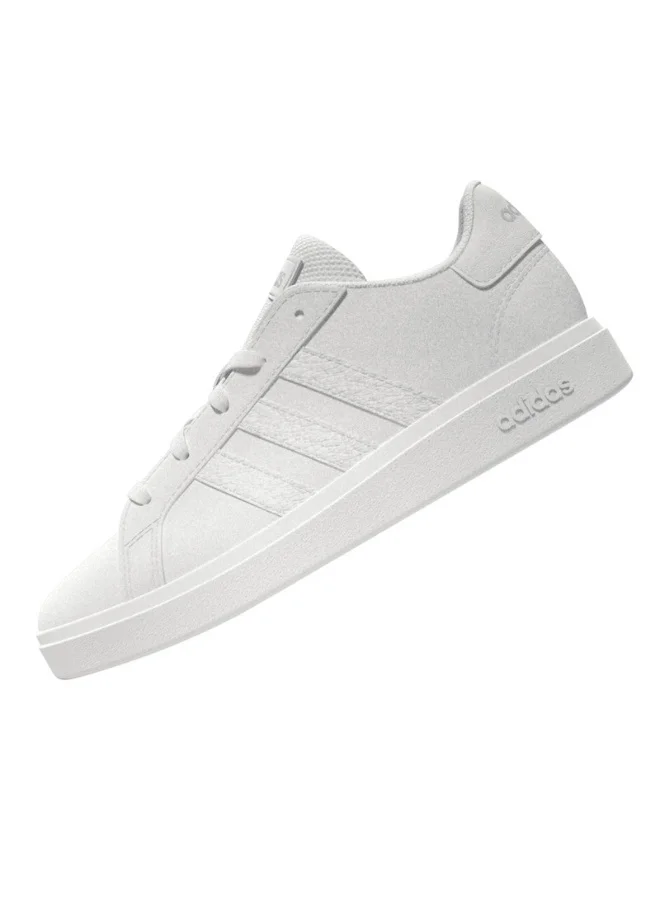 adidas أحذية أديداس جراند كورت . للأطفال الرياضية بيضاء
