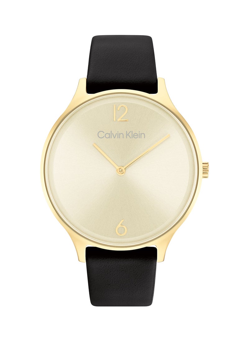 CALVIN KLEIN ساعة يد تناظرية دائرية مقاومة للماء مع حزام جلدي 25200008  - Image 2