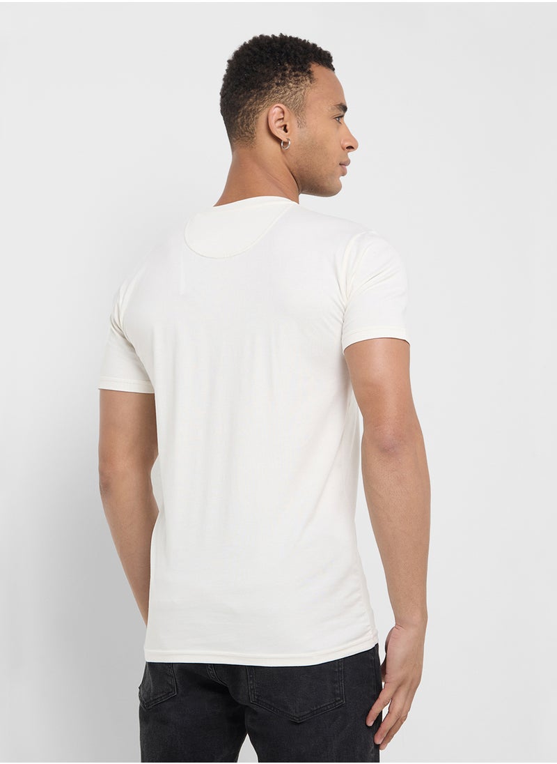 GUESS Logo Detailed Crew Neck Short Sleeve T-Shirt  - Image 2