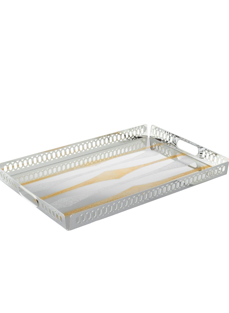 Dania A set of 3 gilded metal trays of different sizes with a sophisticated and beautiful design, suitable for all presentations and occasions.  - Image 3