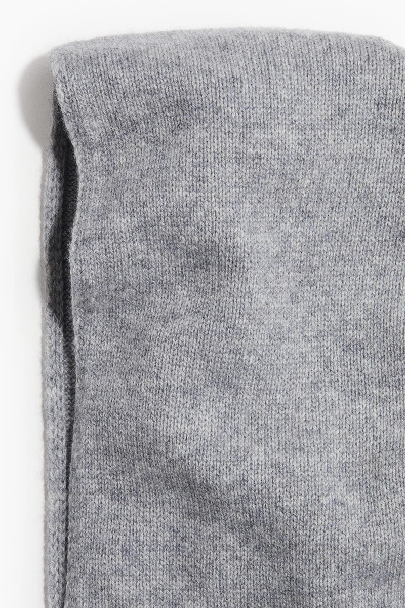 اتش اند ام وشاح بقبعة من الكشمير