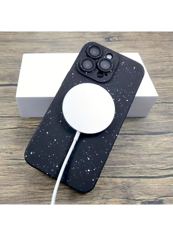 تيمو حافظة هاتف TPU غير لامعة سادة مزين بنقط سوداء وبيضا صغيرة مع شحن ماغسيف كامل. توفر حماية مزدوجة للجوانب، كاملة للواجهة والشاشة، مضادة للصدمات والغبار، سهلة التركيب والإزالة، وحماية جيدة للكاميرا والزر والشاحن والسماعات. متوافق مع ايفون 16 برو - Image 1