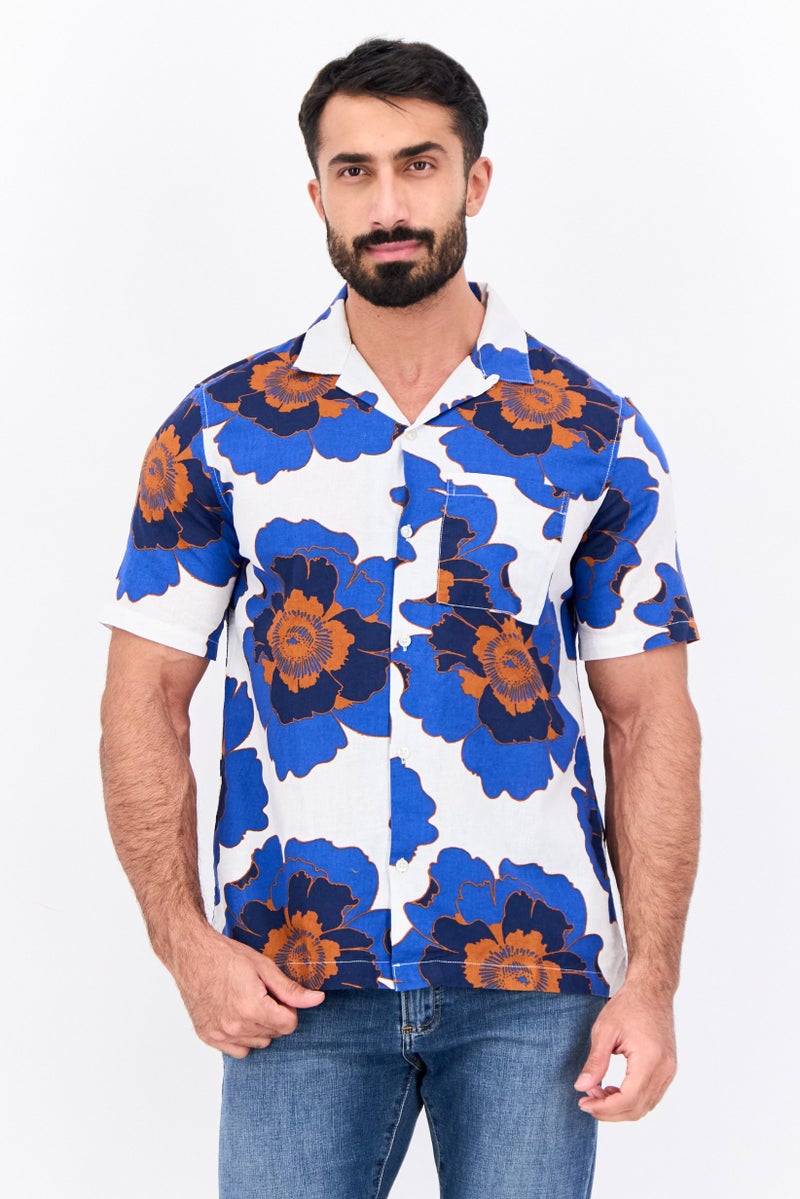 GAP قميص رجالي بقصة عادية بأكمام قصيرة مزخرف بنقشة زهور، أزرق - Image 1