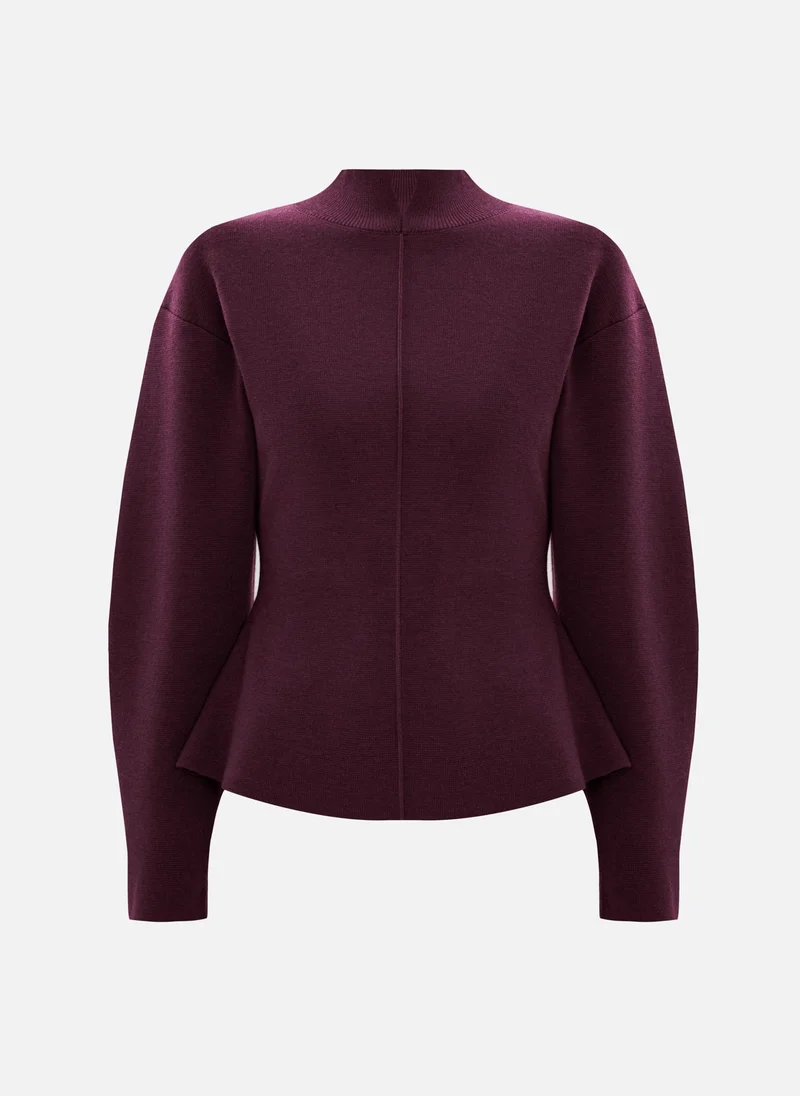 ليتشي بلوزة ضيّقة بتفصيلة زخرفية