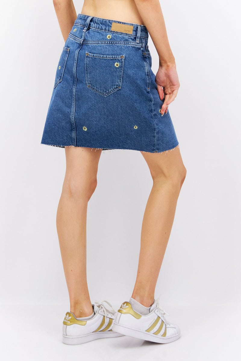 ESPRIT تنورات جينز مطرزة مغسولة للنساء، زرقاء - Image 2