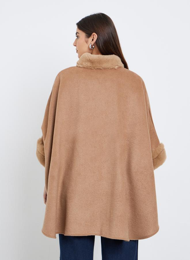 ستايلي معطف كيب واسع مزين بفرو صناعي - Image 4