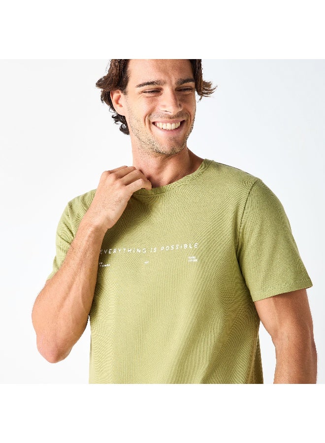 ايكونيك تيشيرت بياقة ضيّقة وأكمام قصيرة وطبعات تايبوجرافيك من آيكونيك - Image 4