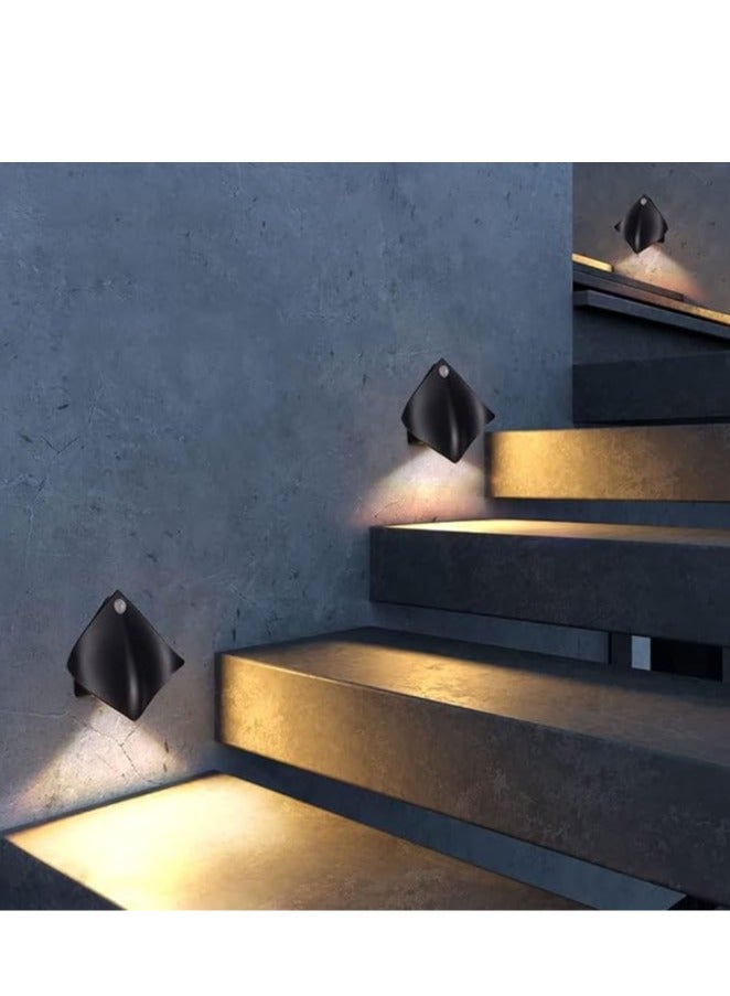 عام مصباح ليلي بحساس الحركة، يأتي بحزمتين ويمكن إعادة شحنه عبر منفذ USB ومزود بمغناطيس لتثبيته على الجدران، بتصميم شكل سمكة لاسلكي ويعرض ضوء دافئ. - Image 1