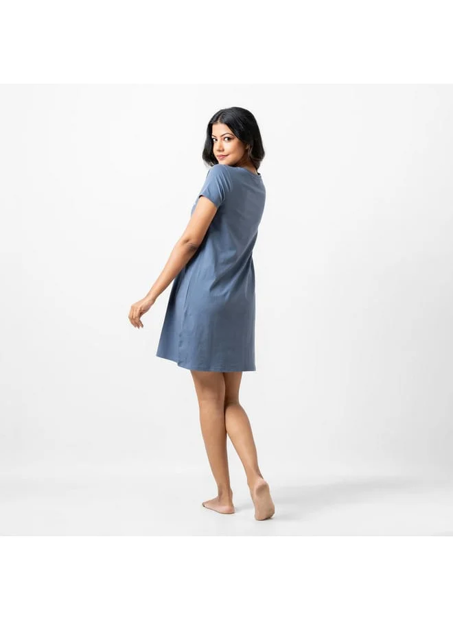 Aadaraya Aadaraya Slogan Print Sleepshirt with Short Sleeves and Crew Neck
