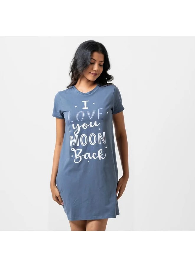 Aadaraya Aadaraya Slogan Print Sleepshirt with Short Sleeves and Crew Neck