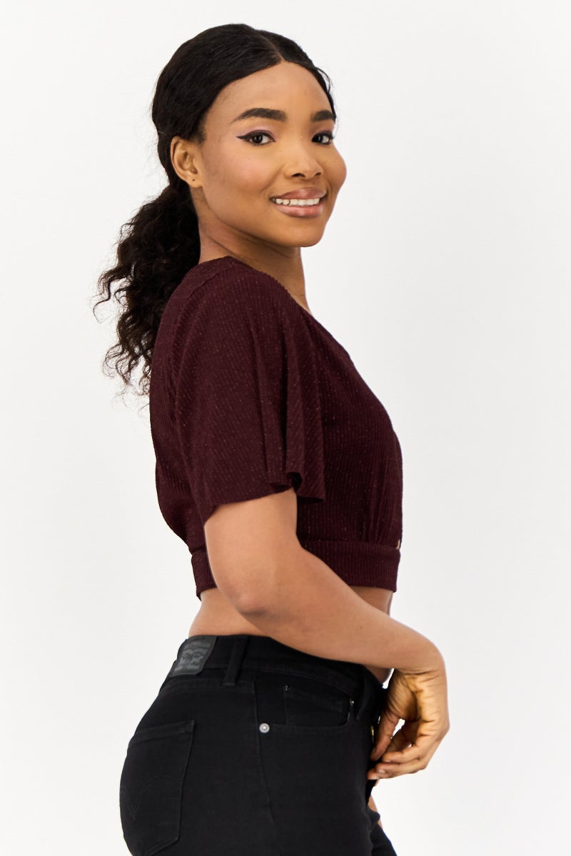 ONLY بلوزة قصيرة الأكمام على شكل حرف V للنساء، معدنية، مارون - Image 3