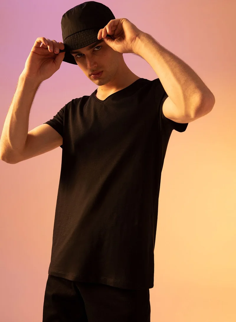 DeFacto Essential V-Neck T-Shirt