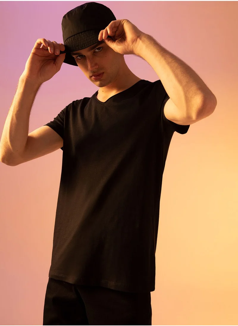 DeFacto Essential V-Neck T-Shirt