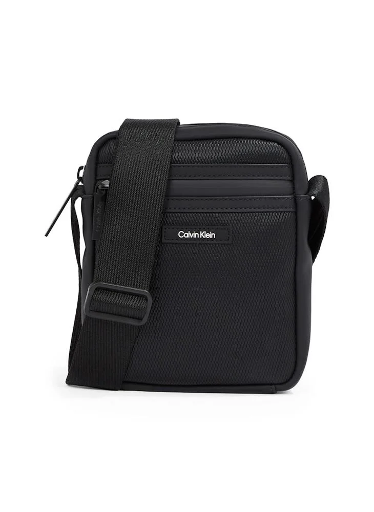 كالفن كلاين Front Logopocket Zip Messenger Bag