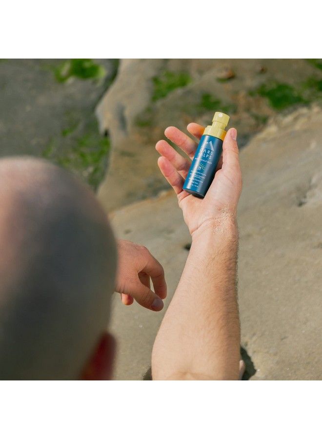 Oars + Alps بخاخ واقي شمس للوجه وفروة الرأس من أوارس + ألبس، SPF 35 واقي شمس للوجه والشعر، يحمي من الضوء الأزرق، مدعوم بالألوة فيرا + الخيار، مقاوم للماء والعرق، رائحة صيفية منعشة، 1.5 أونصة - Image 5