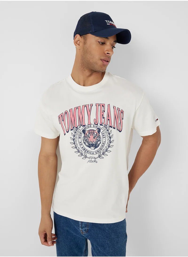 TOMMY JEANS Graphic Logo Crew Neck T-Shirt