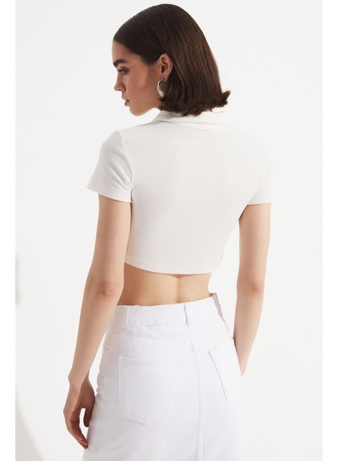 جون بلوزة بولو نسائية قصيرة بيضاء - Image 2