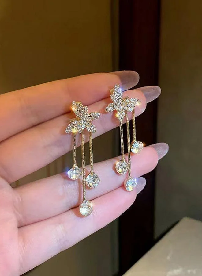 تايك تو أقراط متدلية ذهبية على شكل فراشة بلمسات لامعة