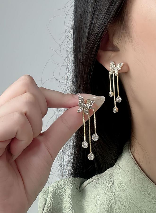 تايك تو أقراط متدلية ذهبية على شكل فراشة بلمسات لامعة - Image 4
