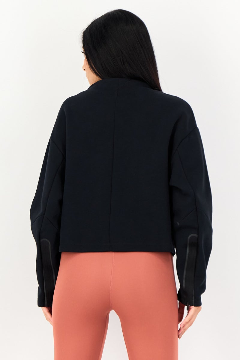 Nike بلوزة رياضية نسائية بأكمام طويلة مناسبة في الهواء الطلق، سوداء - Image 3