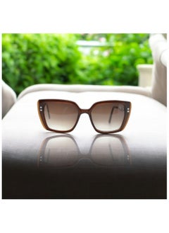 Authentic Armando Cavelli sunglasses, crafted from carefully selected premium acetate for a luxurious look and longevity with extensive use. This model combines modernity and classic style, with a raw brown acetate front and brown -plated metal temples to complete your luxury look. Comes with premium polymer lenses offer UV400 protection in a gradient brown.