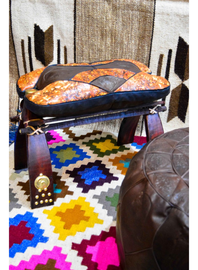 ايجيبت انتيكس كرسي جمل صغير بقاعدة مصنوعة من الجلد الطبيعي لون بني×برتقالي صناعة يدوية 100% من انتاج ايجيبت أنتيكس - Image 4