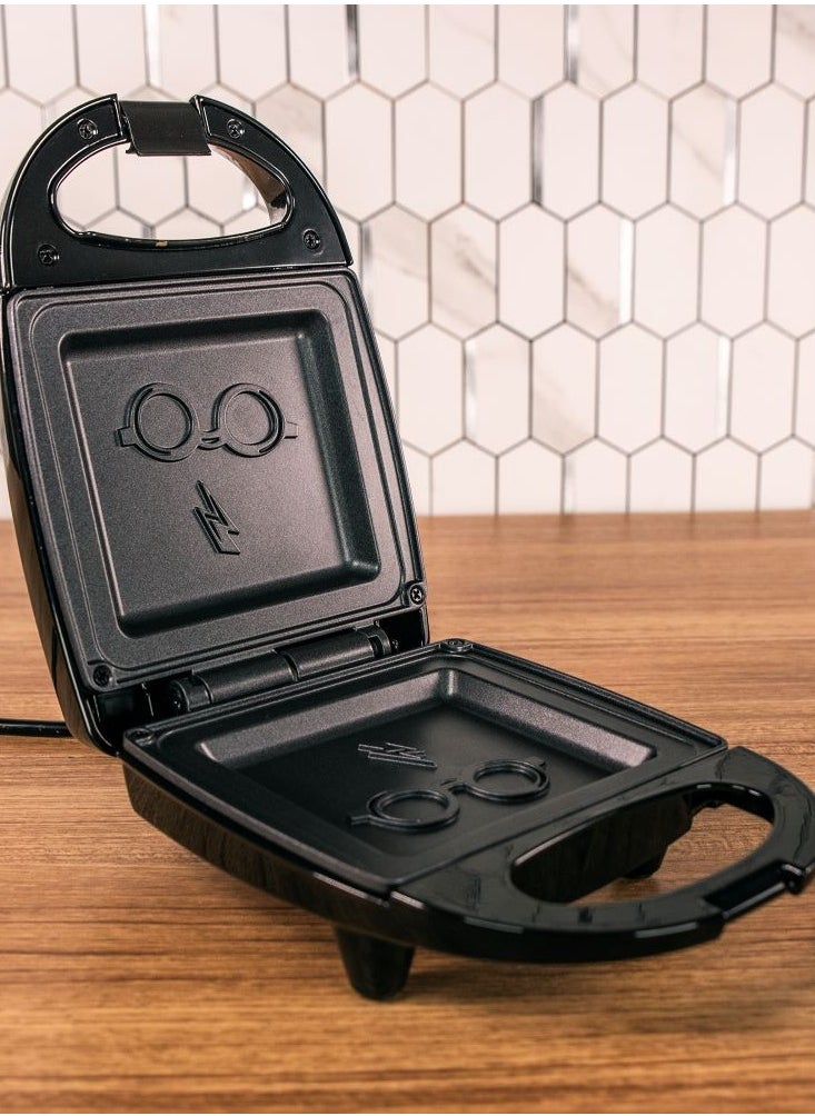 Uncanny Brands Harry Potter Kitchen Appliances Set of 3 - Toaster, Hogwarts Waffle Maker and Sandwich Maker  - Image 3