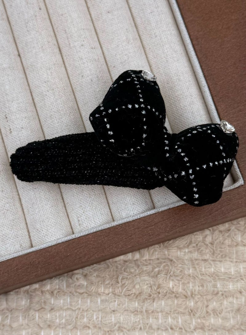 Mark Fairwhale Minimally Designed Side Fringe Clip 