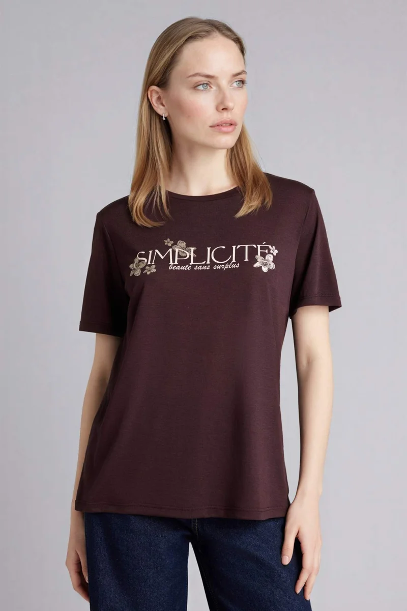 ديفاكتو Regular Fit Crew Neck Slogan Print T-Shirt