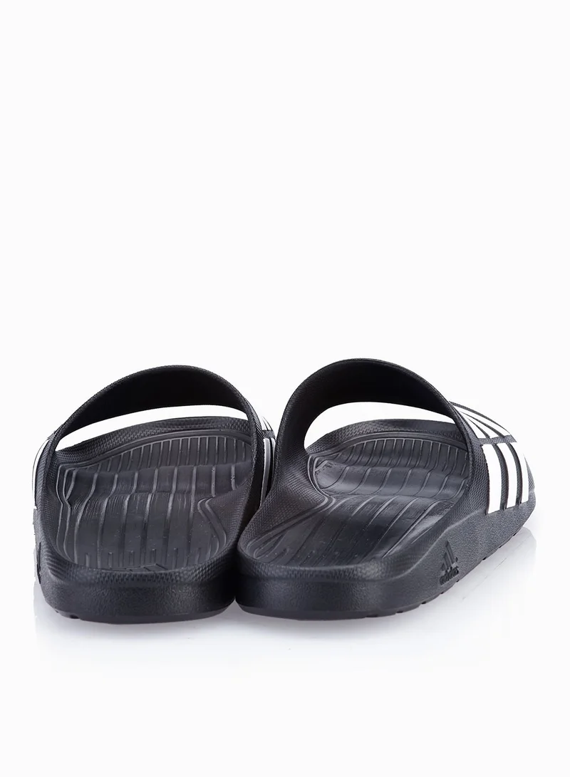adidas حذاء مزين بخطوط