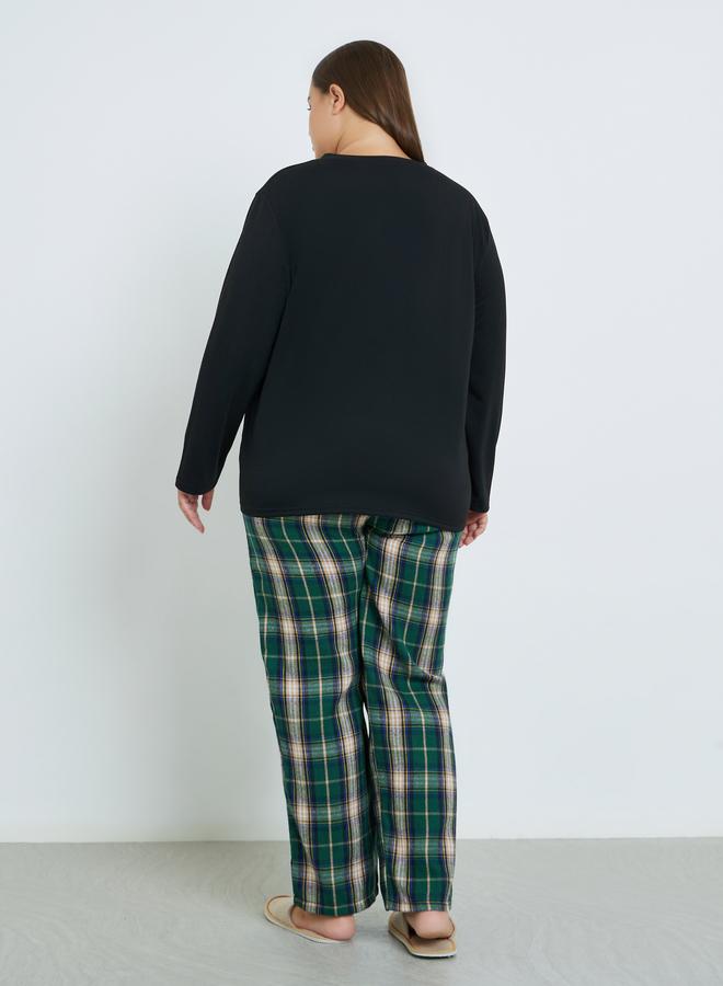 Styli Plus Size Solid V Neck T-Shirt and Check Pyjama Set - Image 4
