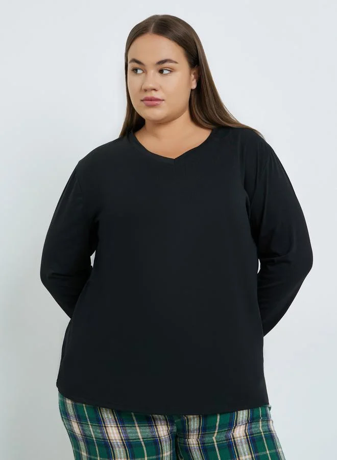 Styli Plus Size Solid V Neck T-Shirt and Check Pyjama Set