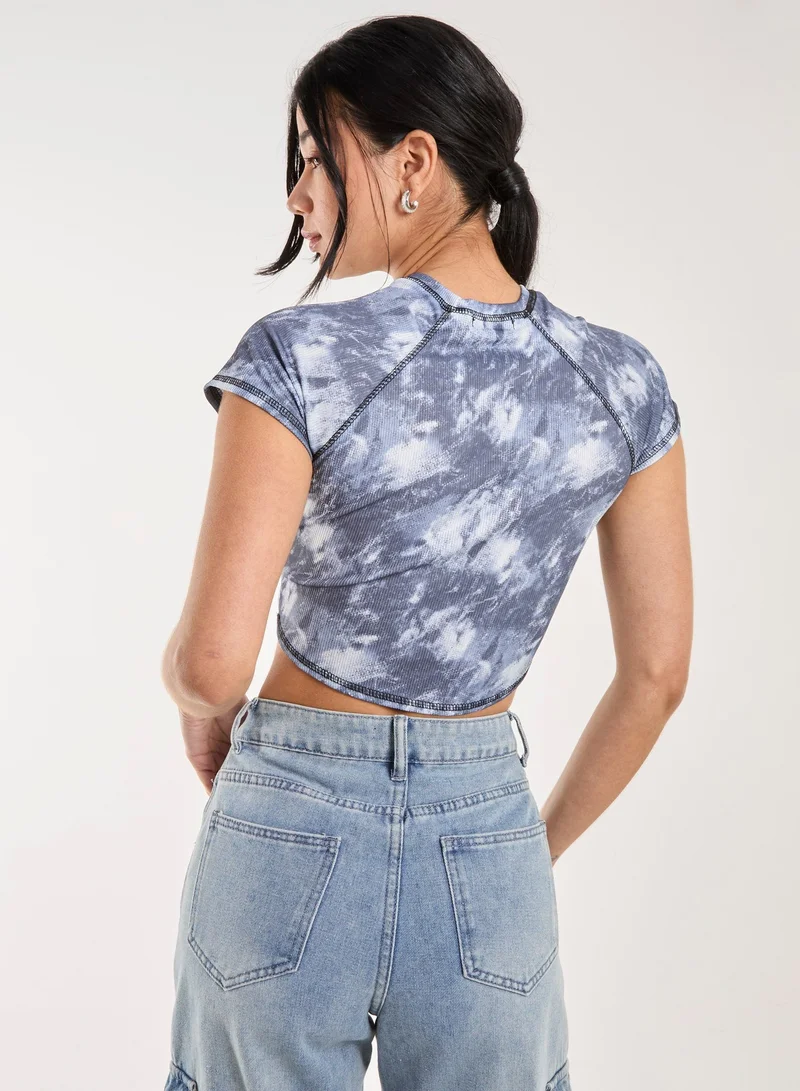 بينك فانيلا تي شيرت مطبوع بنقوش صبغية مضلع