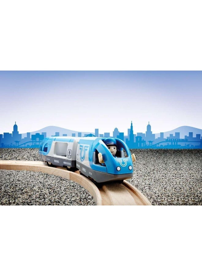 Brio قطار BRIO للسفر بالبطارية - محرك حديث يعمل بالبطارية مع عربة ركاب وسائق - لعبة سكة حديد خشبية للأطفال - متوافق مع عالم BRIO - للأعمار 3+ | 33506-B - Image 2