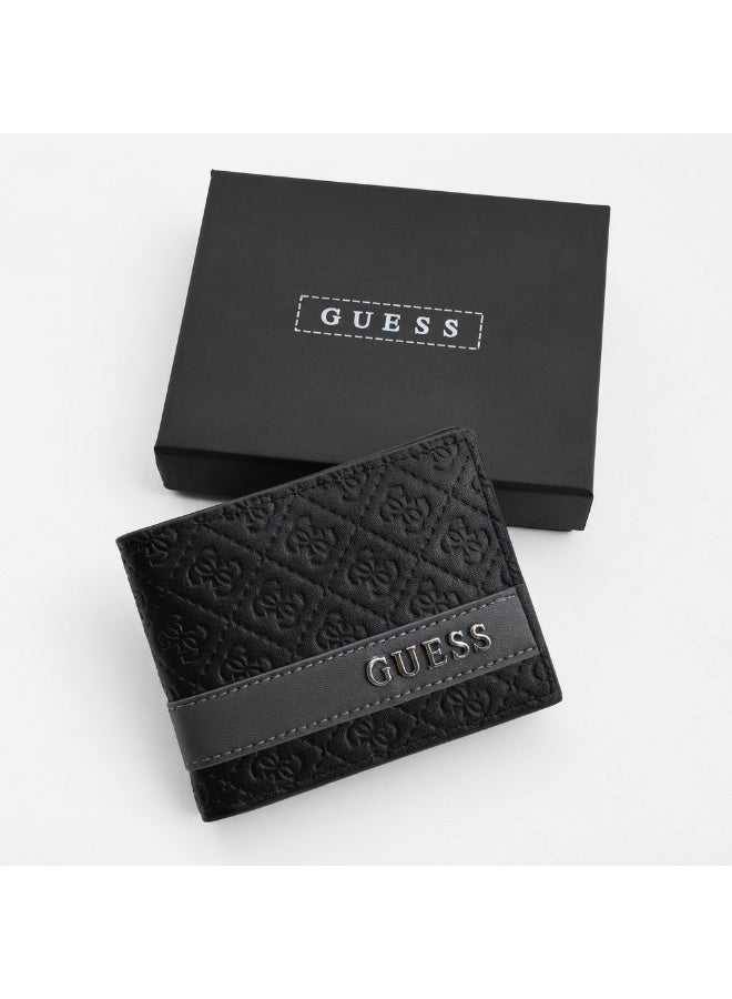جس محفظة رجالية من GUESS بتصميم ماسي مبطن، مزينة بشعار 4G، قابلة للطي، مصنوعة من الجلد مع شريط معدني يحمل الشعار - أسود - Image 3
