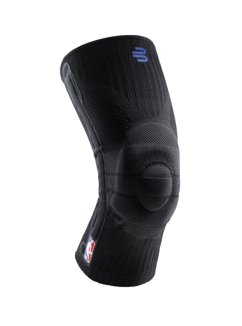 باورفيند Bauerfeind Sports Knee Support NBA - دعامة كرة السلة مرخصة رسميًا مع ضغط طبي - تصميم الأكمام مع وسادة جل أوميغا لتخفيف الألم وتثبيته (أسود L) - Image 2