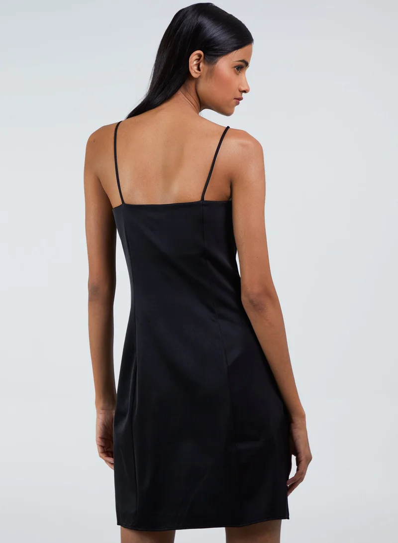 بينك فانيلا فستان ضيق بفتحة