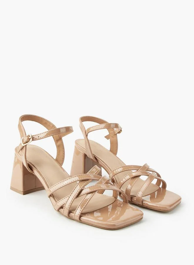 فلورا بيلا من شو إكسبرس صنادل بكعب عريض بإبزيم للنساء