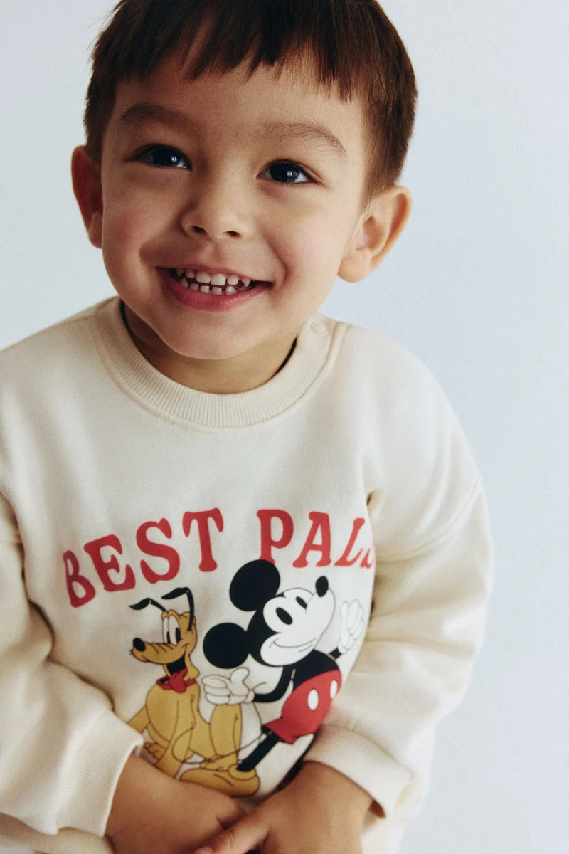 اتش اند ام طقم من نسيج سويت شيرت مزين بطبعة - عبوة من قطعتين