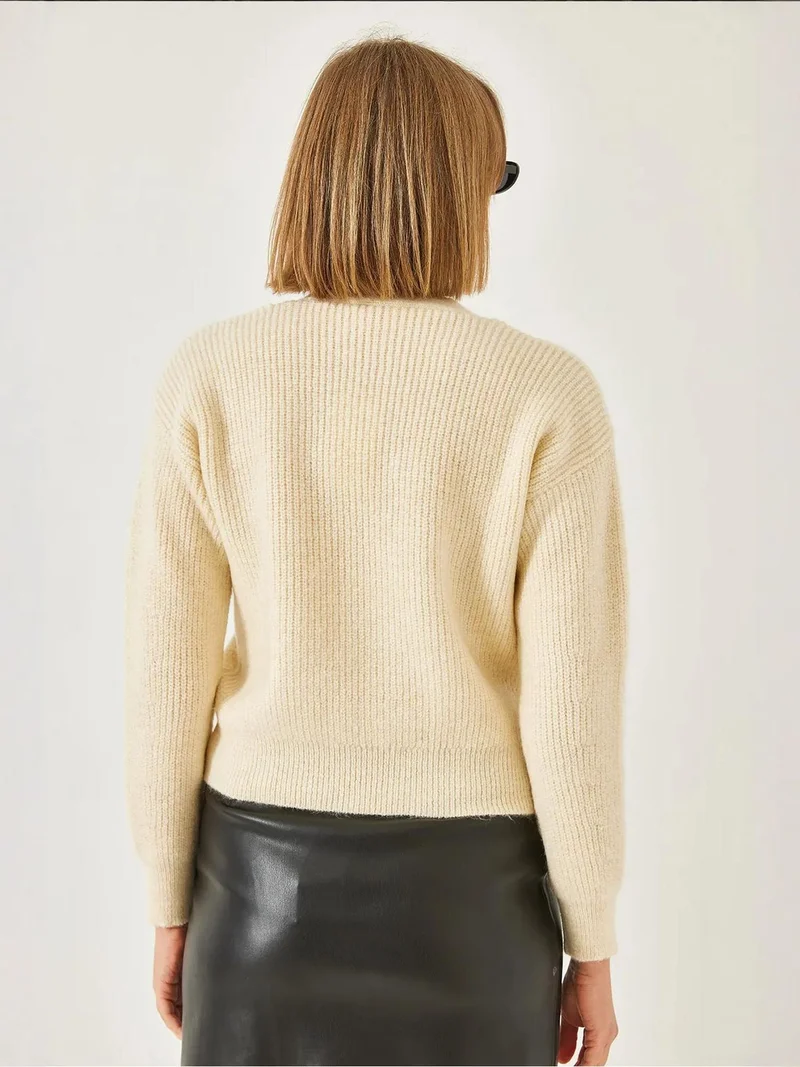 Bianco Lucci LUCCI Textured V-Neck Cropped Cardigan with Pompom