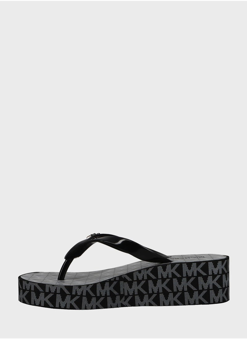 Michael Kors Youth Gage Kylo Flip Flops  - Image 4