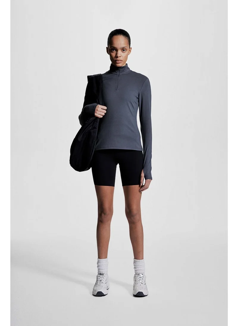 H&M Sports top in SoftMove™
