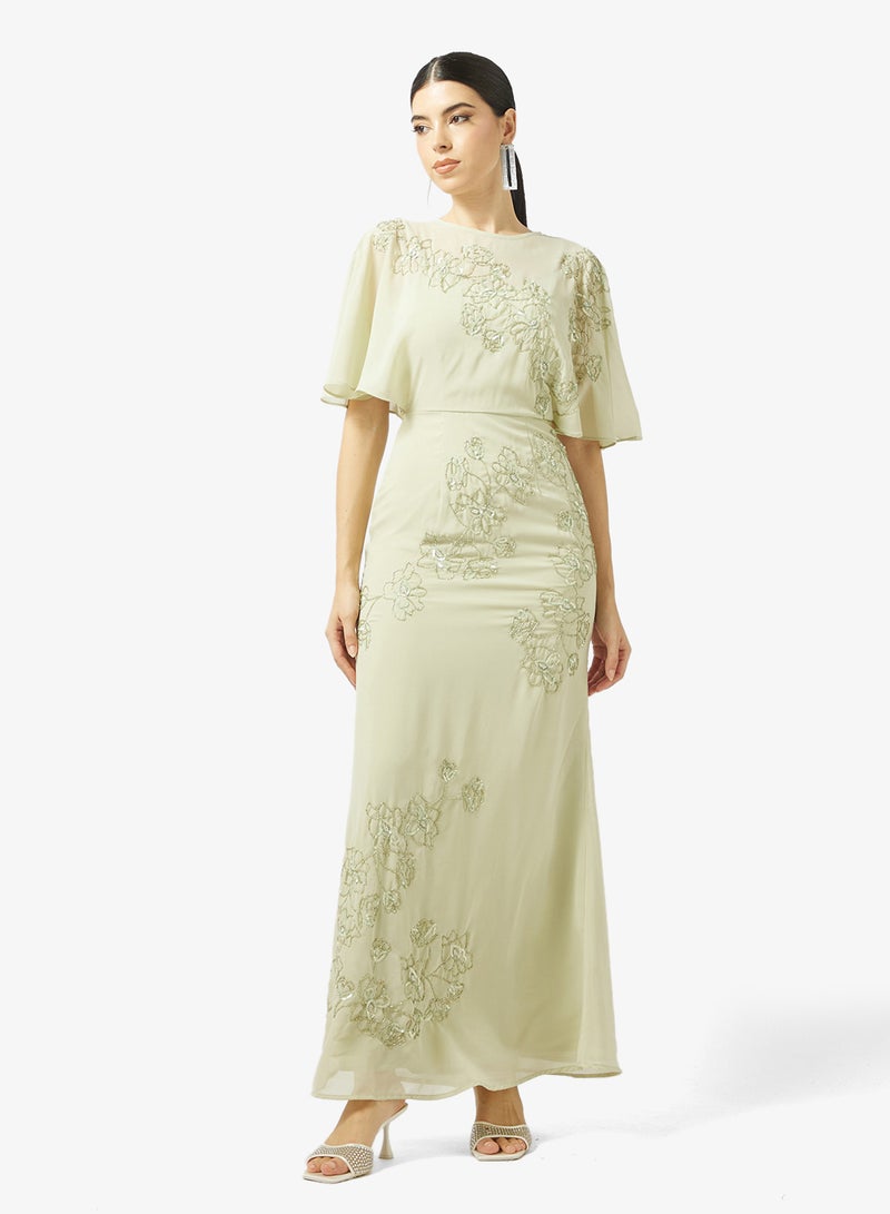 مايا فستان ماكسي بياقة مستديرة وأكمام ملاك مزين بتطريز - Image 1