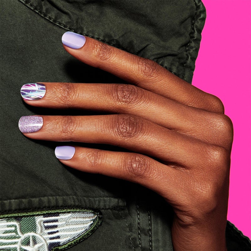 Dashing Diva Gloss Nail Strips - Gleam Queen | UV Free, Chip Resistant, Long Lasting Gel Nail Stickers | Contains 32 Nail Wraps, 1 Prep Pad, 1 Nail File - Image 5